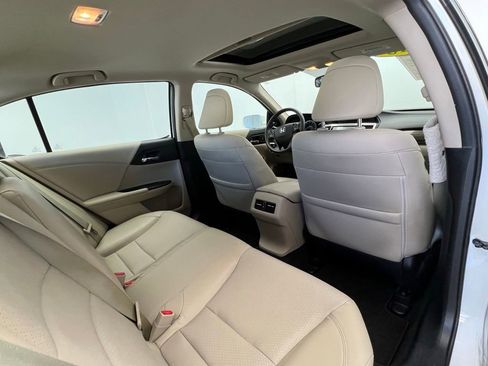 Used 2016 Honda Accord Touring image 8