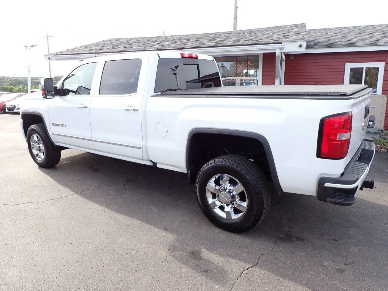 Used 2015 GMC Sierra 3500 SLT w/ Duramax Plus Package AWD/4WD image 4