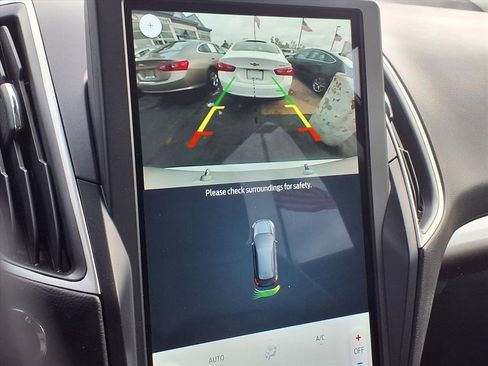 Used 2024 Ford Edge SEL image 9