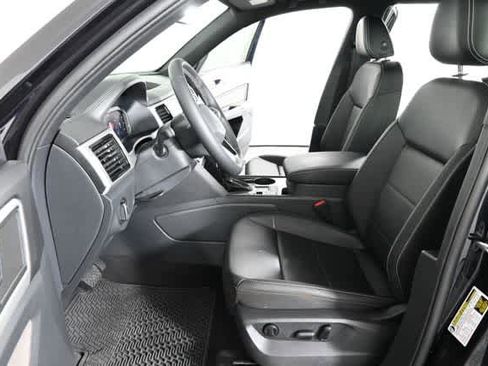 Certified 2023 Volkswagen Atlas Cross Sport SE w/ Black Wheel Package image 21