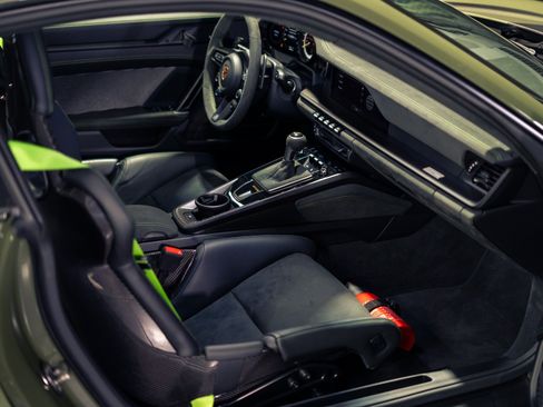 Used 2024 Porsche 911 GT3 RS RWD image 2