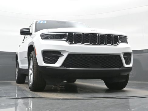 Used 2025 Jeep Grand Cherokee Laredo X w/ Luxury Tech Group I image 33