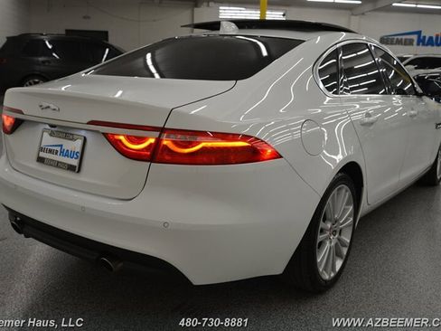 Used 2020 Jaguar XF Premium image 44