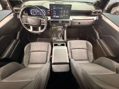 Used 2025 Toyota 4Runner TRD Off-Road Premium AWD/4WD image 32
