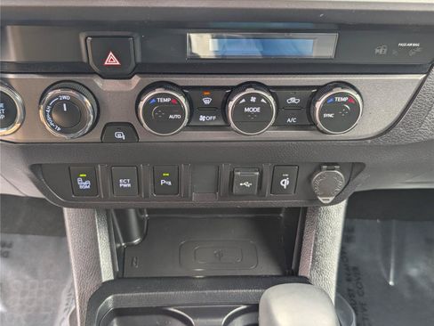 Used 2021 Toyota Tacoma TRD Sport w/ Technology Package AWD/4WD image 25