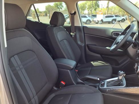 Used 2025 Hyundai Venue SEL image 7