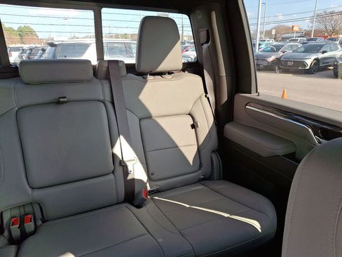 Used 2024 Chevrolet Silverado 2500 LTZ w/ LTZ Convenience Package image 15