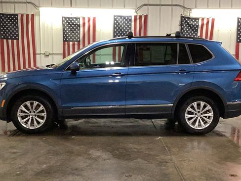 Used 2018 Volkswagen Tiguan SE w/ Panoramic Sunroof Package image 3