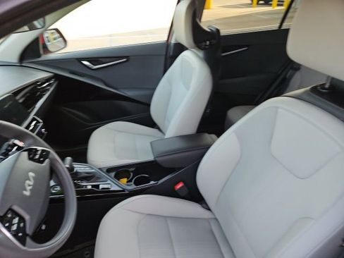 Used 2025 Kia Niro EX image 14