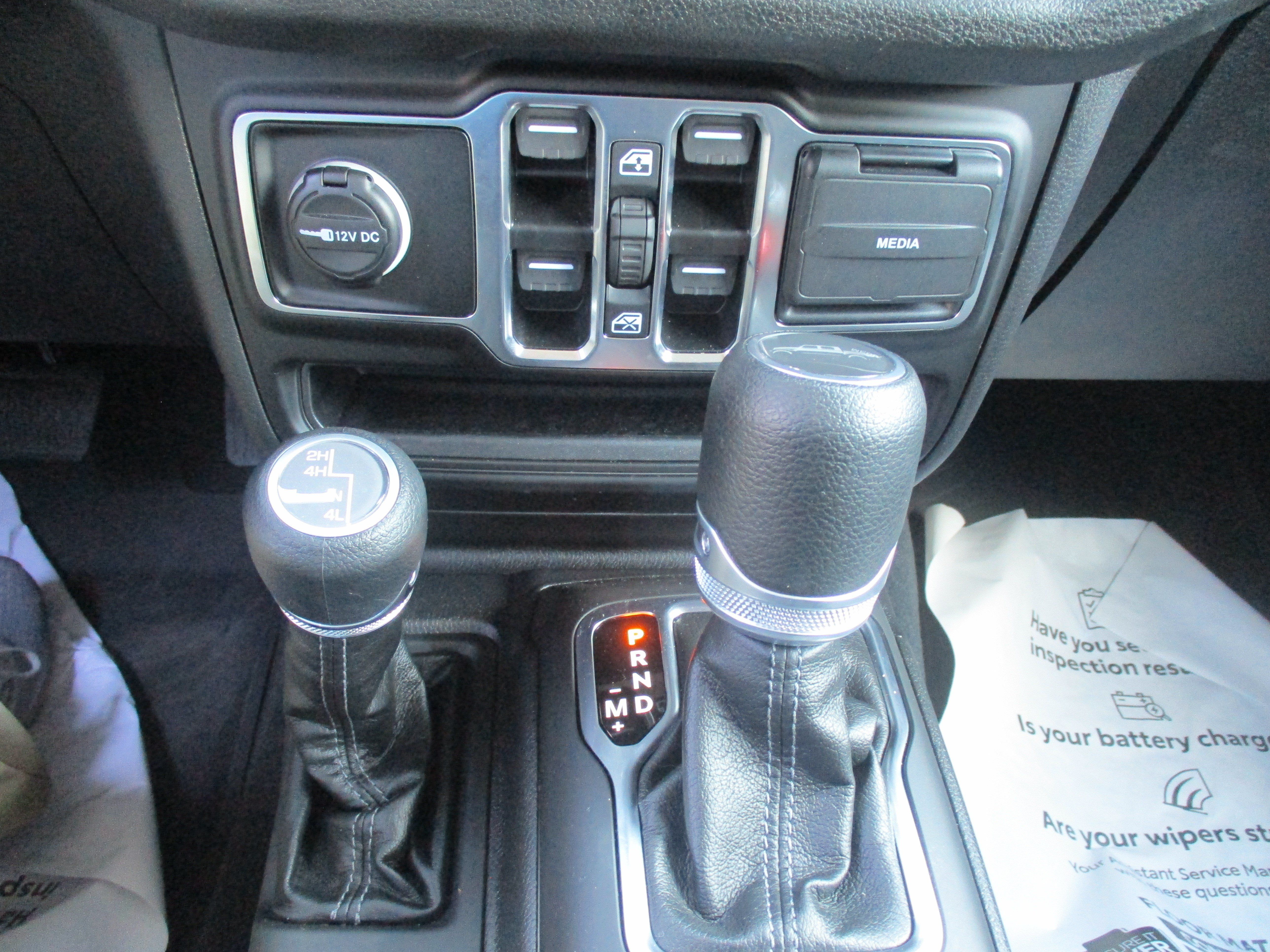 Used 2025 Jeep Gladiator Sport AWD/4WD image 12