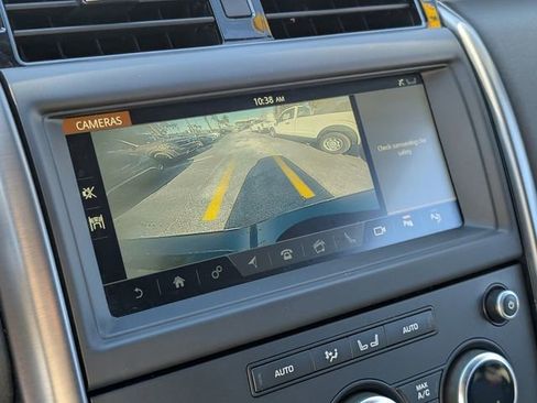 Used 2020 Land Rover Discovery Landmark AWD/4WD image 25