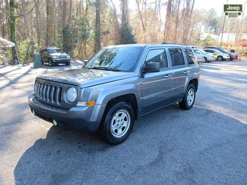 Used 2014 Jeep Patriot Sport image 3