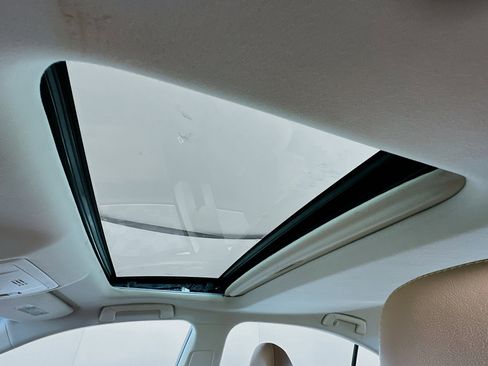 Used 2016 Lexus ES 350 w/ Luxury Package w/Wood Trim image 27