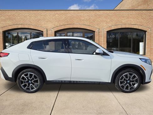 Used 2025 BMW X2 xDrive28i image 2