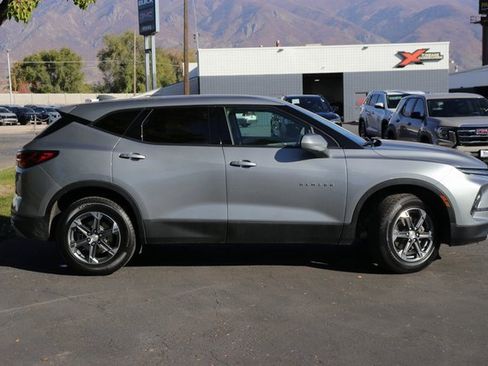 Used 2025 Chevrolet Blazer LT image 3
