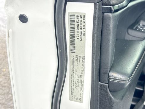 Used 2023 Jeep Grand Cherokee Altitude RWD image 32