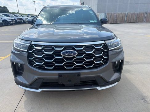 Used 2025 Ford Explorer Platinum w/ LUX Leather Package AWD/4WD image 8