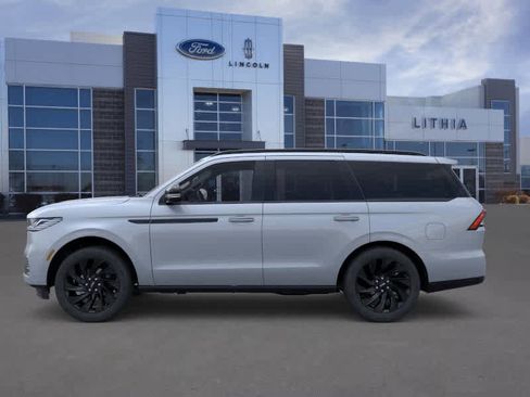 New 2025 Lincoln Navigator Reserve w/ Jet Appearance Package image 3
