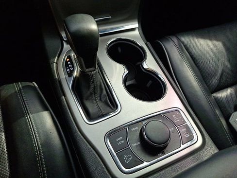 Used 2019 Jeep Grand Cherokee Overland image 16