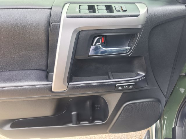 Used 2022 Toyota 4Runner Limited RWD image 9