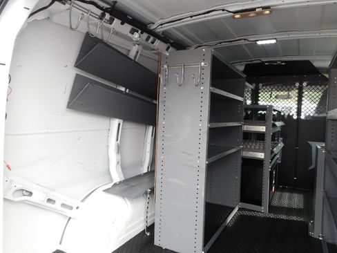 Used 2016 Chevrolet Express 2500 RWD image 17