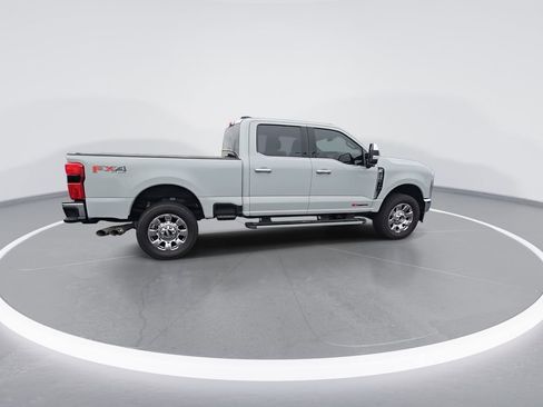 Used 2025 Ford F250 Lariat w/ Chrome Package image 9