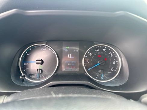 Used 2021 Toyota RAV4 LE AWD/4WD image 12