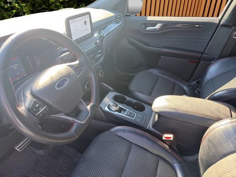 Used 2023 Ford Escape ST-Line AWD/4WD image 2