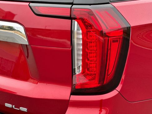 Used 2024 GMC Yukon XL SLE image 30