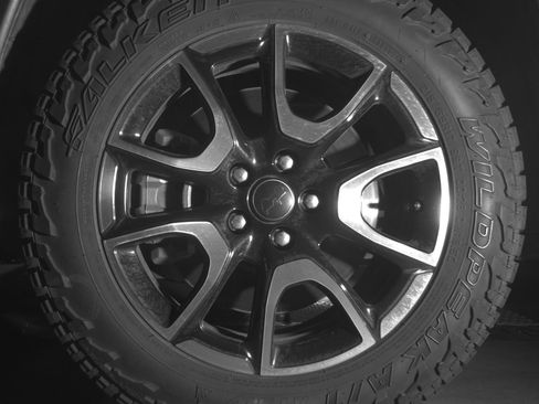 Used 2025 Jeep Compass Trailhawk AWD/4WD image 12
