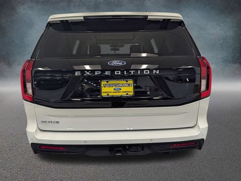 Used 2025 Ford Expedition Active AWD/4WD image 5