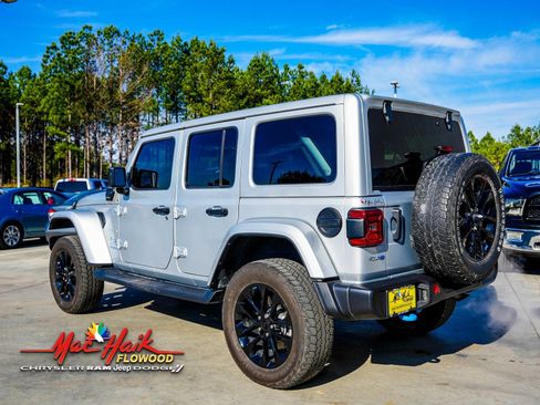 Used 2022 Jeep Wrangler Unlimited Sahara image 6