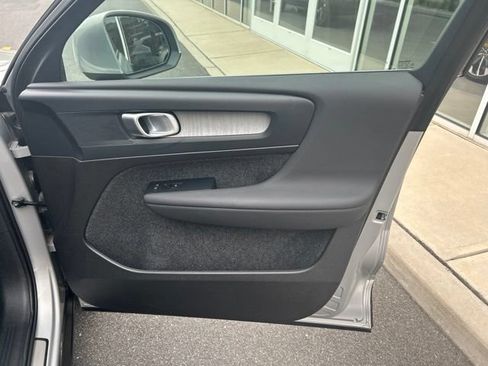 Certified 2025 Volvo XC40 B5 Plus AWD/4WD image 14