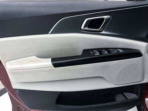 Certified 2024 Kia Carnival LX image 15