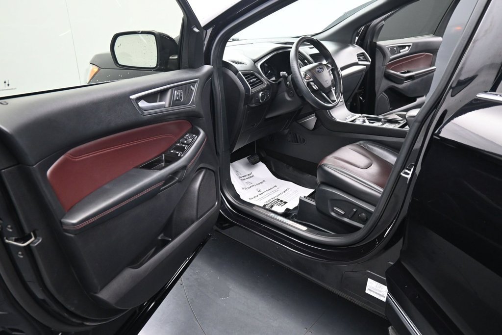 Used 2020 Ford Edge Titanium w/ Equipment Group 301A FWD image 17