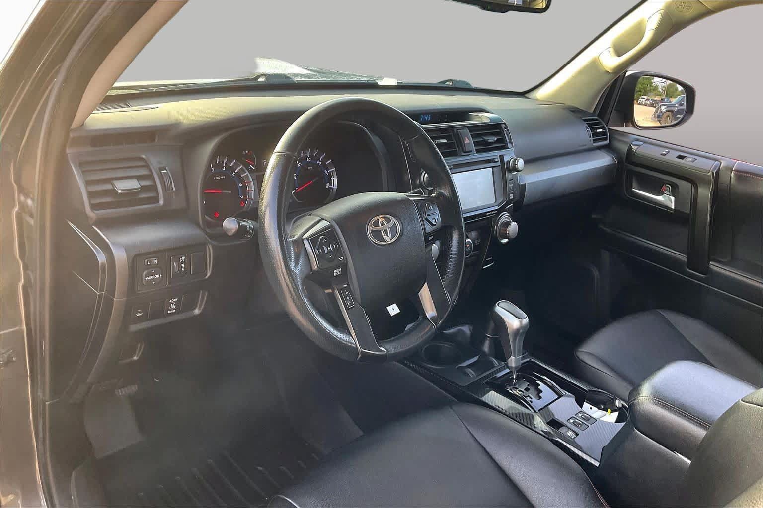 Used 2018 Toyota 4Runner TRD Off-Road Premium AWD/4WD image 18