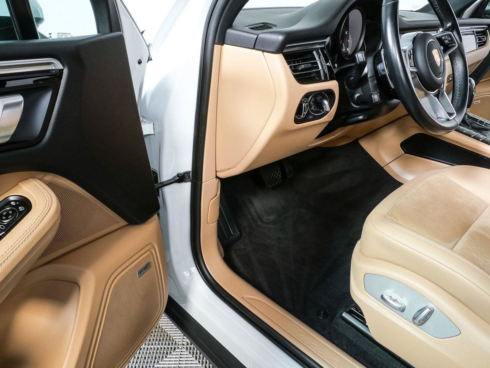Certified 2021 Porsche Macan AWD/4WD image 8