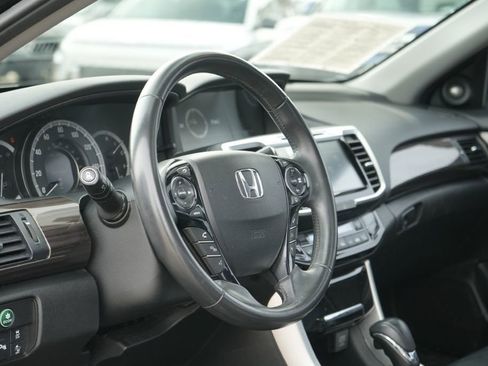 Used 2016 Honda Accord Touring image 23