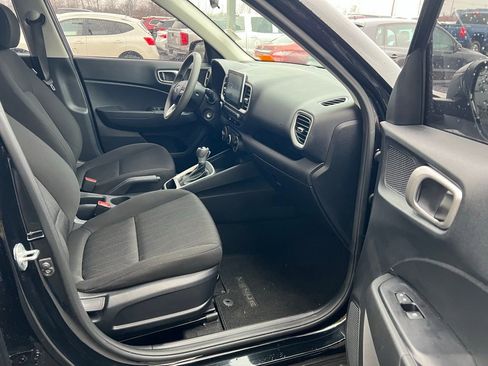 Used 2022 Hyundai Venue SE image 10