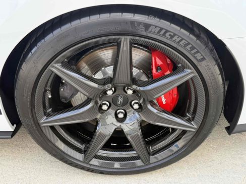 Used 2021 Ford Mustang Shelby GT500 w/ Carbon Fiber Track Pack image 4