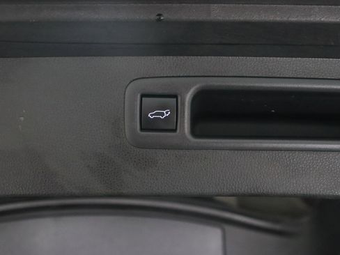 Used 2022 Toyota Highlander XLE AWD/4WD image 36