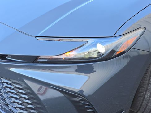 Used 2025 Toyota Camry SE image 36