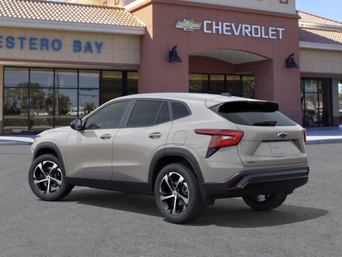 New 2026 Chevrolet Trax RS w/ Sunroof Package FWD image 3