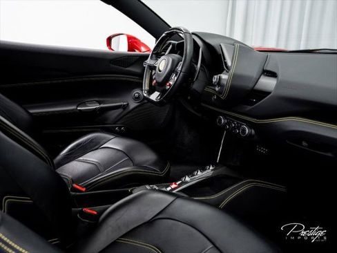 Used 2018 Ferrari 488 GTB RWD image 39