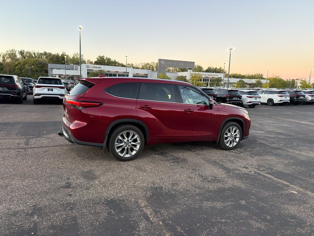 Used 2021 Toyota Highlander Limited AWD/4WD image 18