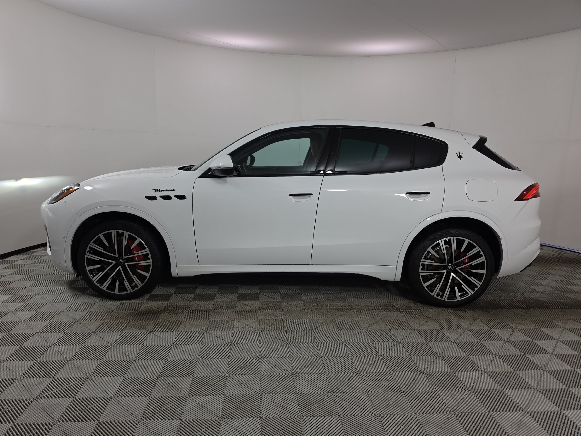 Used 2025 Maserati Grecale Modena AWD/4WD image 4