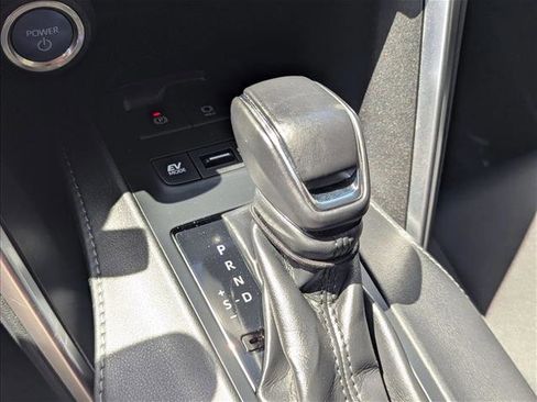 Used 2021 Toyota Venza LE image 12