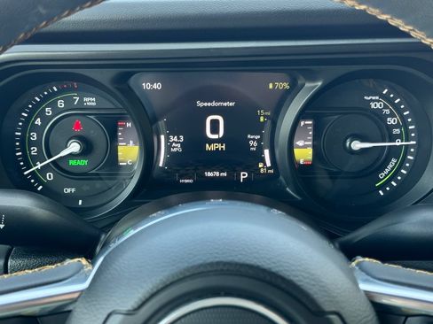Used 2024 Jeep Wrangler Unlimited Sahara w/ Technology Group AWD/4WD image 22
