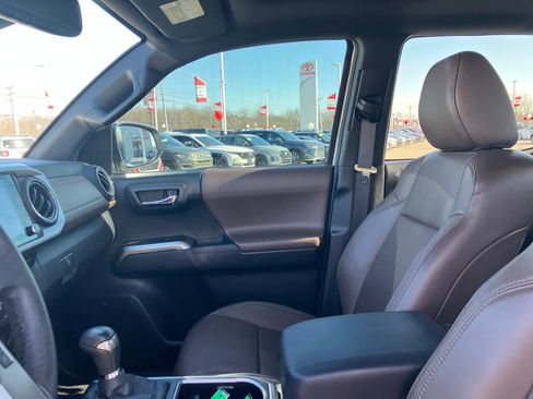 Certified 2020 Toyota Tacoma Limited image 10