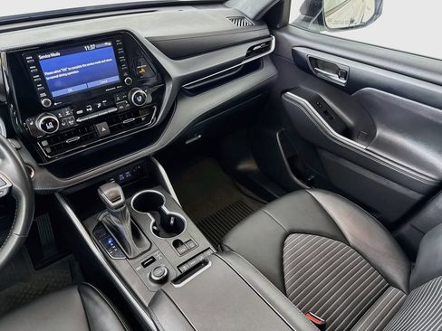 Used 2022 Toyota Highlander XSE AWD/4WD image 25